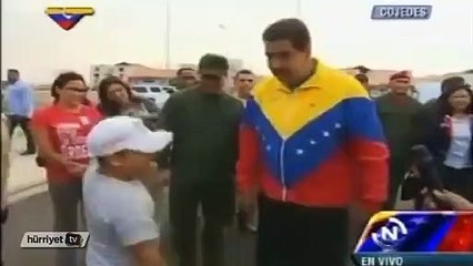 Venezuela lideri sokakta boks yaptı