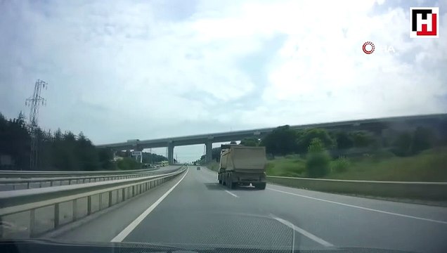 Kamyonunun lastiği bomba gibi patladı