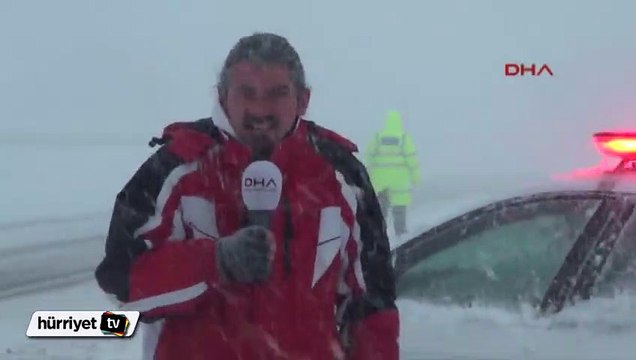 Yoğun kar yağışı Bolu Dağı'nda ulaşımı etkiliyor