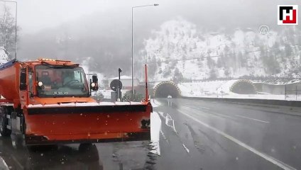 Bolu Dağı'nda kar yağışı