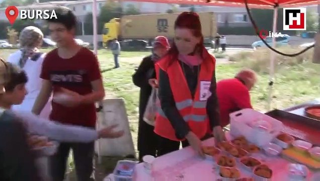 Eşinden boşanmasını paraşütle atlayarak kutladı