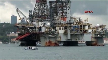 İstanbul Boğazı'ndan dev platform geçti