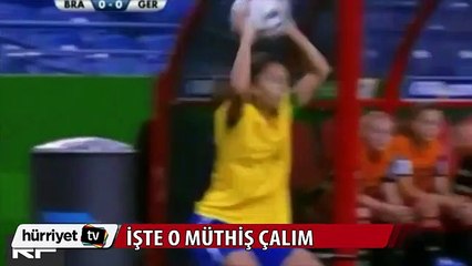 Kadın futbolcudan İlhan Mansız çalımı