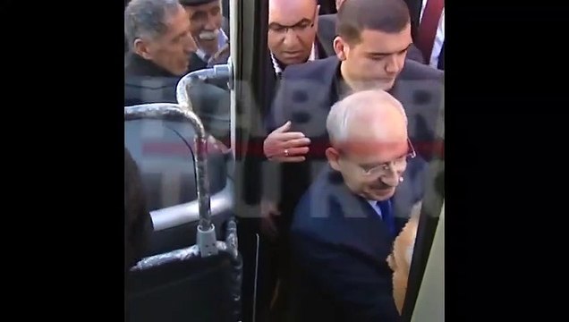 Kemal Kılıçdaroğlu bozkurt işareti yaptı