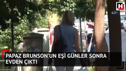 Papaz Brunson’un eşi günler sonra evden çıktı