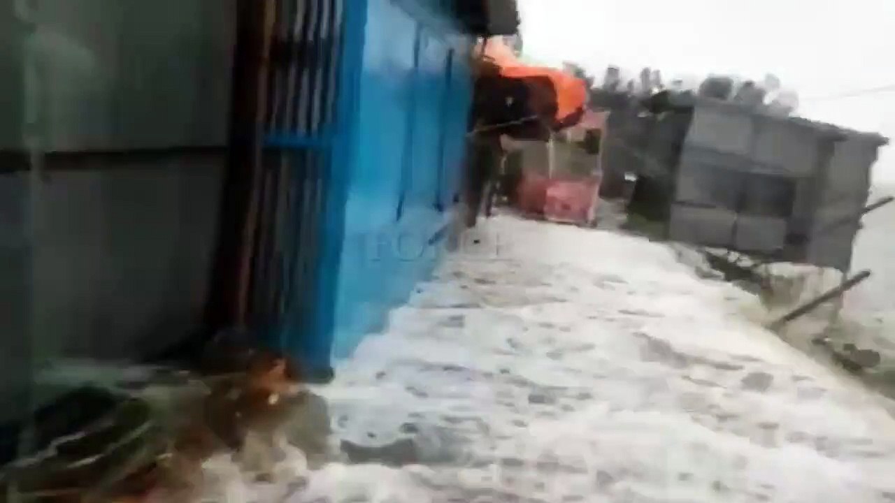 Tropical Cyclone Asani hits India! Crazy wind and waves in Andhra Pradesh!