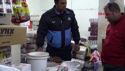 İş yerlerine işlem yapan zabıtayı karşısında gören tatlıcı kaçtı