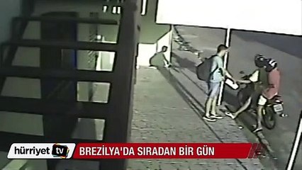 Hırsızlara telefonunu verip hiçbir şey olmamış gibi devam etti