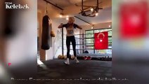 Burcu Esmersoy spor salonunda kolbastı oynadı.