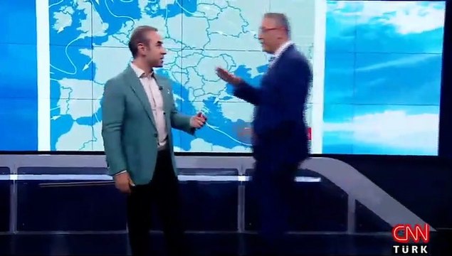 CNN Türk canlı yayınında ilginç anlar yaşandı.