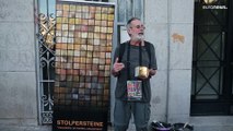 Madrid instala varias piedras doradas 'Stolpersteine' en homenaje a las víctimas del nazismo