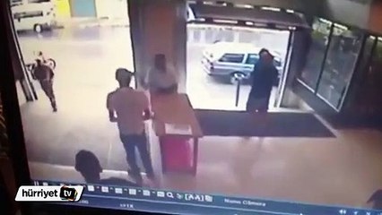 Kucağında çocukla silahlı çatışmaya girdi