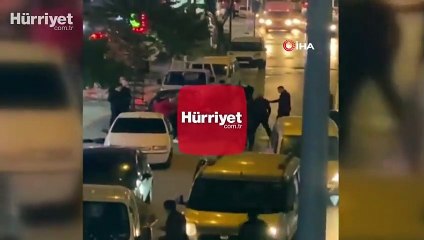 'Yan bakma kavgası' koronayı unutturdu, yumruklar havada uçuştu