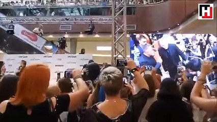 Burak Özçivit, Slovenya’yı ziyaretinde sevgi seline uğradı