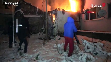 Yangının kasıtlı çıkarıldığını öne süren komşu: Papağanlarıma zarar gelirse hesaplaşırız