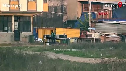 Kısıtlamada futbol maçı yapanların polisten kaçmaya çalıştığı anlar kamerada