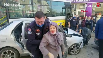 Özel halk midibüsü ile otomobil çarpıştı: Çok sayıda yaralı var