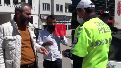 İkinci sokağa çıkma cezasını yedi, tutanağı yırtıp yere attı