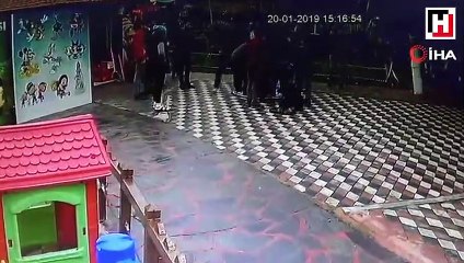 Genç çifte tekme tokat saldırı anı kamerada