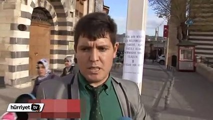 Bulduğu paranın sahibini afişle arıyor