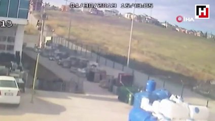 Freni boşalan iş makinesi dehşet saçtı