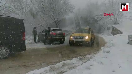 Uludağ yolunda araçlar kar nedeniyle yolda kaldı