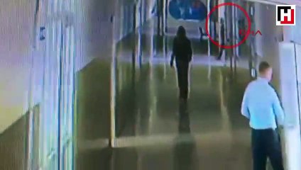 Polis memurunun müdür ve yardımcısını yaraladığı anlar kamerada