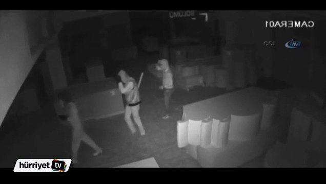 Maskeli soyguncular kamerada