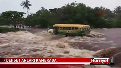 TUR OTOBÜSÜ NEHİRDE DEVRİLİP BÖYLE SÜRÜKLENDİ