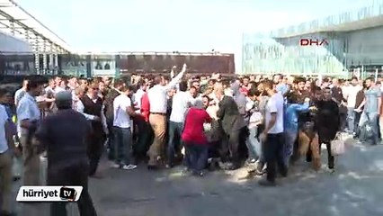 Bursa'da polis eylemciyi zor kurtardı