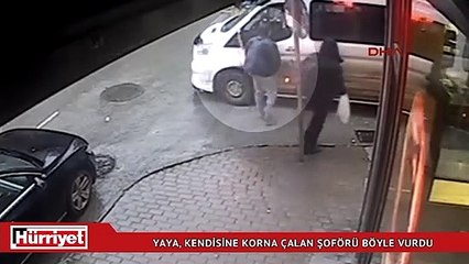 Yaya, kendisine korna çalan şoförü böyle vurdu