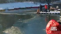 Buz tutmuş göle atlayıp köpeği kurtardı
