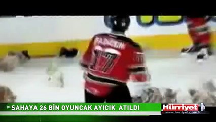 TARAFTARLAR SAHAYA 26 BİN OYUNCAK AYICIK ATTI