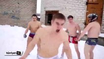 Rus ekstrem sporculardan buz gibi havada nefes kesen gösteri