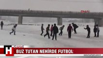 BUZ TUTAN NEHİR ÜZERİNDE FUTBOL OYNADILAR