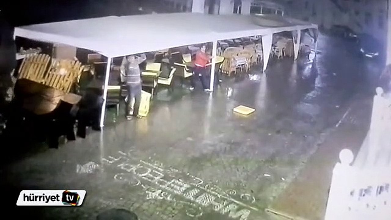 Çadırla birlikte yere yapıştı