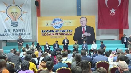 Cumhurbaşkanı Yardımcısı Oktay, gençlerle buluştu