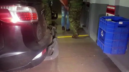 Homem é detido portando arma de fogo e por suspeita de tráfico