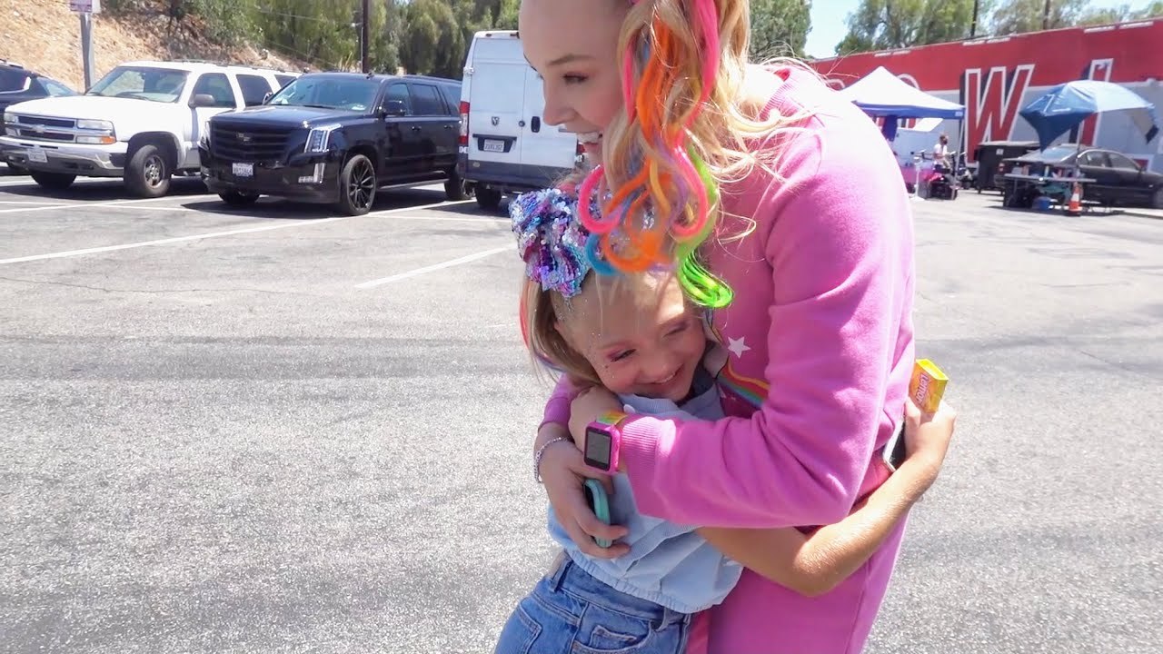 EVERLEIGH'S IN HER FAVORITE CELEBRITIES MUSIC VIDEO!!!