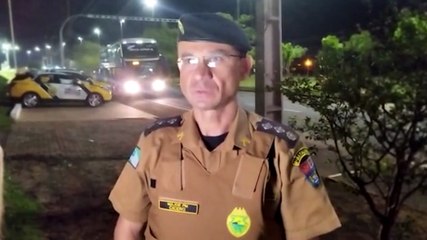Polícia Militar realiza abordagens a ônibus na Avenida Tancredo Neves