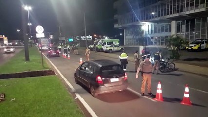 Blitz de trânsito é realizada na Avenida Carlos Gomes