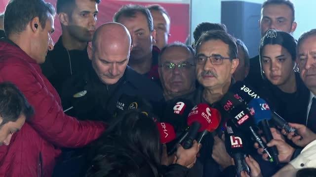 Son dakika haber... Bakan Dönmez: 10-11 işçi, yangının devam ettiği bölgede. 4-5 işçimizin de göçüklerin olduğu bölgede olduğunu değerlendiriyoruz