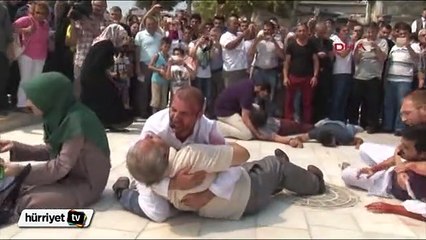 Gazze'deki savaş canlandırıldı, çocuklar şaşkınlıkla izledi