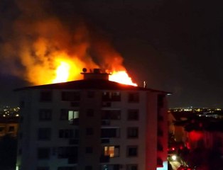 Çatıyı saran alevler apartman sakinlerine koru dolu anlar yaşattı