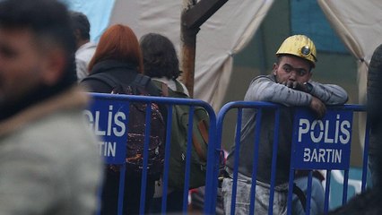 Madenci yakınlarının bekleyişi sürüyor