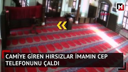 Caminin kumbarasına para atıp, imamın telefonunu çaldılar