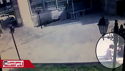 Kucağında çocuğuyla böyle yakalandı