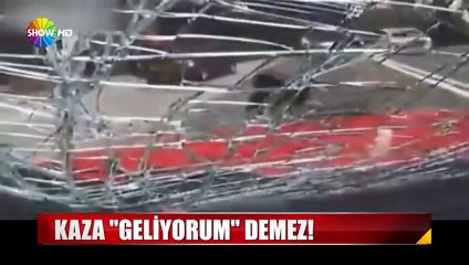 Otomobilin ön camına kafa attı