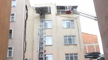 Sinop’ta duvarlarında geniş çatlaklar oluşan apartman boşaltılıyor