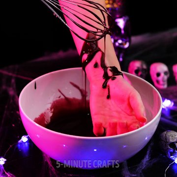 DIY SPOOKY HALLOWEEN COSTUMES - Scary Halloween Decor Ideas